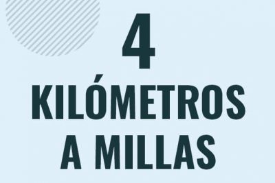 Profesor en pizarra explicando cuanto es 4 kilometros en millas o como pasar de 4 km a mi