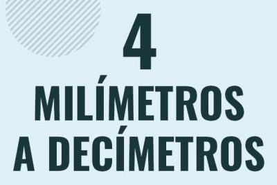Profesor en pizarra explicando cuanto es 4 milimetros en decimetros o como pasar de 4 mm a dm