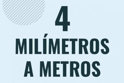 Profesor en pizarra explicando cuanto es 4 milimetros en metros o como pasar de 4 mm a m