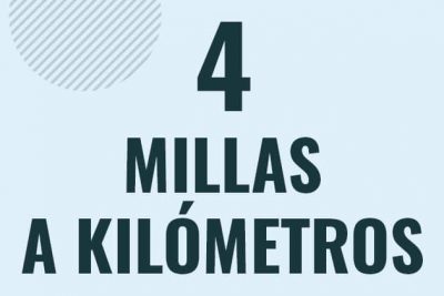 Profesor en pizarra explicando cuanto es 4 millas en kilometros o como pasar de 4 mi a km