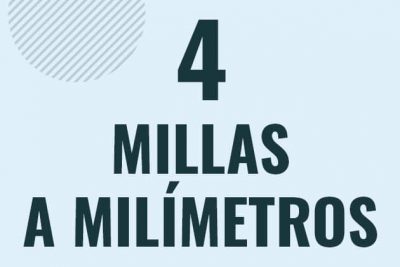 Profesor en pizarra explicando cuanto es 4 millas en milimetros o como pasar de 4 mi a mm