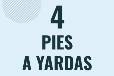 Profesor en pizarra explicando cuanto es 4 pies en yardas o como pasar de 4 ft a yd