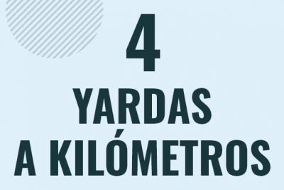 Profesor en pizarra explicando cuanto es 4 yardas en kilometros o como pasar de 4 yd a km