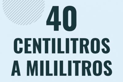Profesor en pizarra explicando cuanto es 40 centilitros en mililitros o como pasar de 40 cl a ml