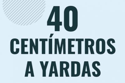 Profesor en pizarra explicando cuanto es 40 centimetros en yardas o como pasar de 40 cm a yd