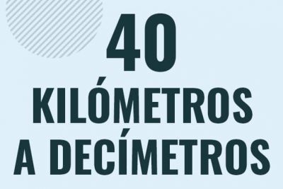 Profesor en pizarra explicando cuanto es 40 kilometros en decimetros o como pasar de 40 km a dm