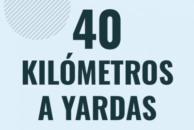 Profesor en pizarra explicando cuanto es 40 kilometros en yardas o como pasar de 40 km a yd