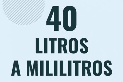 Profesor en pizarra explicando cuanto es 40 litros en mililitros o como pasar de 40 l a ml