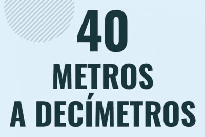 Profesor en pizarra explicando cuanto es 40 metros en decimetros o como pasar de 40 m a dm