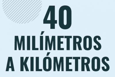 Profesor en pizarra explicando cuanto es 40 milimetros en kilometros o como pasar de 40 mm a km