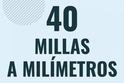 Profesor en pizarra explicando cuanto es 40 millas en milimetros o como pasar de 40 mi a mm