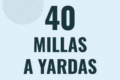 Profesor en pizarra explicando cuanto es 40 millas en yardas o como pasar de 40 mi a yd