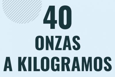 Profesor en pizarra explicando cuanto es 40 onzas en kilogramos o como pasar de 40 oz a kg