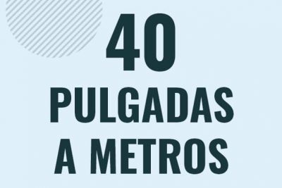 Profesor en pizarra explicando cuanto es 40 pulgadas en metros o como pasar de 40 in a m