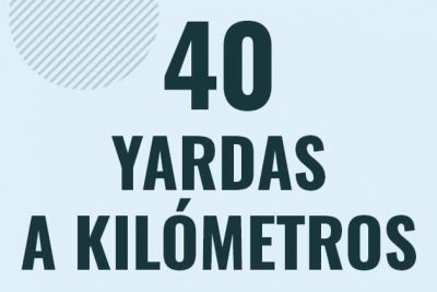 Profesor en pizarra explicando cuanto es 40 yardas en kilometros o como pasar de 40 yd a km