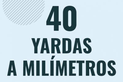 Profesor en pizarra explicando cuanto es 40 yardas en milimetros o como pasar de 40 yd a mm