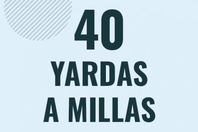 Profesor en pizarra explicando cuanto es 40 yardas en millas o como pasar de 40 yd a mi