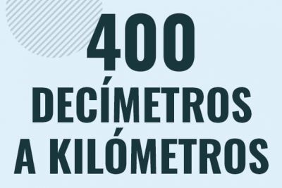 Profesor en pizarra explicando cuanto es 400 decimetros en kilometros o como pasar de 400 dm a km
