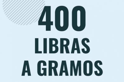 Profesor en pizarra explicando cuanto es 400 libras en gramos o como pasar de 400 lb a g