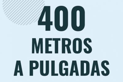 Profesor en pizarra explicando cuanto es 400 metros en pulgadas o como pasar de 400 m a in