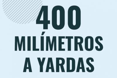 Profesor en pizarra explicando cuanto es 400 milimetros en yardas o como pasar de 400 mm a yd