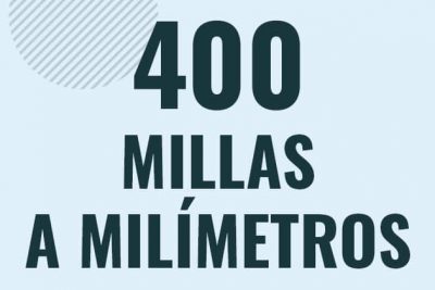 Profesor en pizarra explicando cuanto es 400 millas en milimetros o como pasar de 400 mi a mm