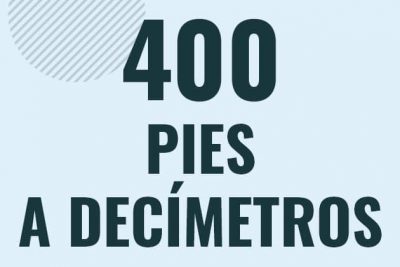 Profesor en pizarra explicando cuanto es 400 pies en decimetros o como pasar de 400 ft a dm