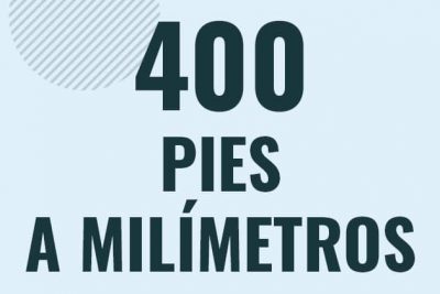 Profesor en pizarra explicando cuanto es 400 pies en milimetros o como pasar de 400 ft a mm