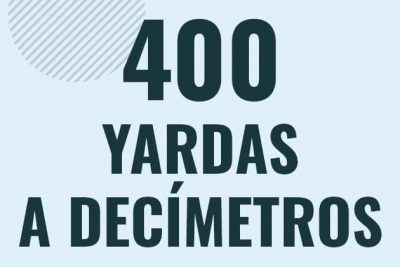 Profesor en pizarra explicando cuanto es 400 yardas en decimetros o como pasar de 400 yd a dm