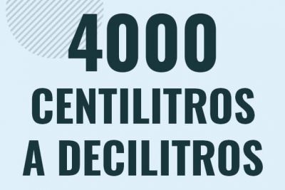 Profesor en pizarra explicando cuanto es 4000 centilitros en decilitros o como pasar de 4000 cl a dl