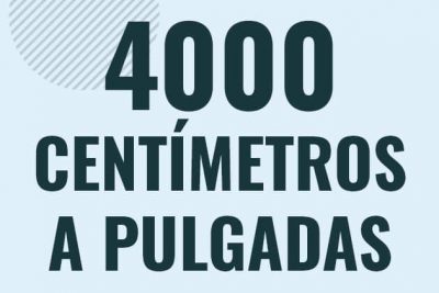 Profesor en pizarra explicando cuanto es 4000 centimetros en pulgadas o como pasar de 4000 cm a in