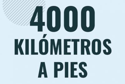 Profesor en pizarra explicando cuanto es 4000 kilometros en pies o como pasar de 4000 km a ft