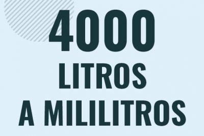 Profesor en pizarra explicando cuanto es 4000 litros en mililitros o como pasar de 4000 l a ml