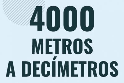 Profesor en pizarra explicando cuanto es 4000 metros en decimetros o como pasar de 4000 m a dm