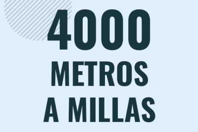 Profesor en pizarra explicando cuanto es 4000 metros en millas o como pasar de 4000 m a mi