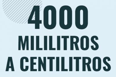Profesor en pizarra explicando cuanto es 4000 mililitros en centilitros o como pasar de 4000 ml a cl
