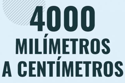 Profesor en pizarra explicando cuanto es 4000 milimetros en centimetros o como pasar de 4000 mm a cm