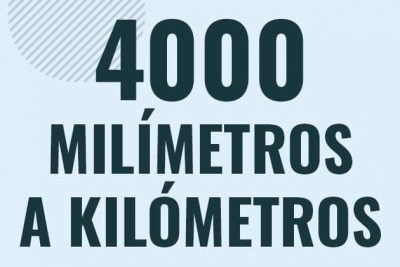 Profesor en pizarra explicando cuanto es 4000 milimetros en kilometros o como pasar de 4000 mm a km