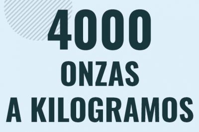 Profesor en pizarra explicando cuanto es 4000 onzas en kilogramos o como pasar de 4000 oz a kg