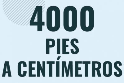 Profesor en pizarra explicando cuanto es 4000 pies en centimetros o como pasar de 4000 ft a cm