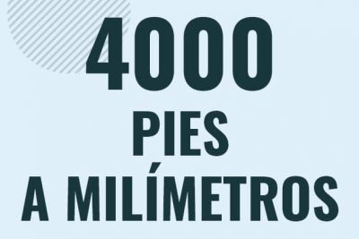 Profesor en pizarra explicando cuanto es 4000 pies en milimetros o como pasar de 4000 ft a mm