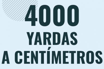 Profesor en pizarra explicando cuanto es 4000 yardas en centimetros o como pasar de 4000 yd a cm