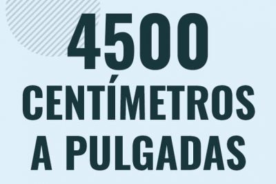 Profesor en pizarra explicando cuanto es 4500 centimetros en pulgadas o como pasar de 4500 cm a in