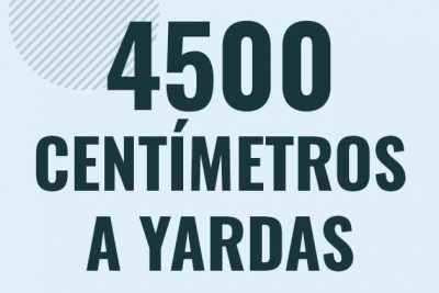 Profesor en pizarra explicando cuanto es 4500 centimetros en yardas o como pasar de 4500 cm a yd