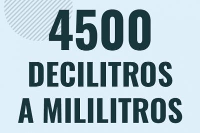 Profesor en pizarra explicando cuanto es 4500 decilitros en mililitros o como pasar de 4500 dl a ml