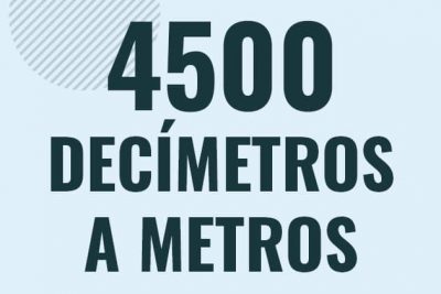 Profesor en pizarra explicando cuanto es 4500 decimetros en metros o como pasar de 4500 dm a m