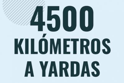 Profesor en pizarra explicando cuanto es 4500 kilometros en yardas o como pasar de 4500 km a yd