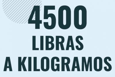 Profesor en pizarra explicando cuanto es 4500 libras en kilogramos o como pasar de 4500 lb a kg