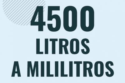 Profesor en pizarra explicando cuanto es 4500 litros en mililitros o como pasar de 4500 l a ml