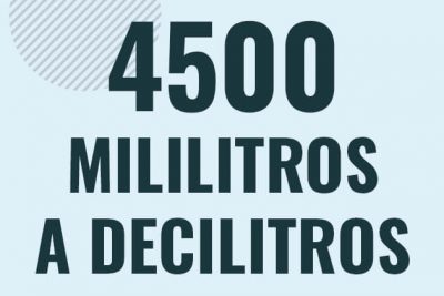 Profesor en pizarra explicando cuanto es 4500 mililitros en decilitros o como pasar de 4500 ml a dl